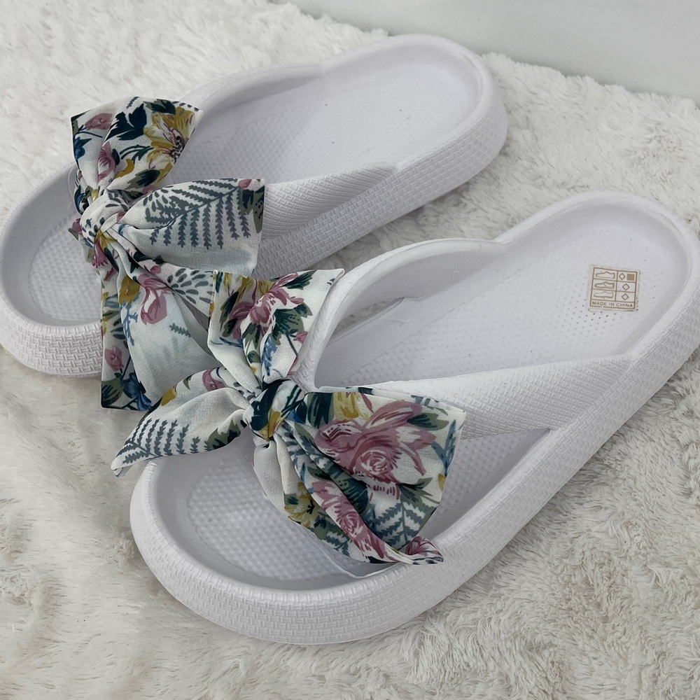 Floral Bow White Slide Sandals WOMENS SIZE 36/37 - Picture 2 of 6